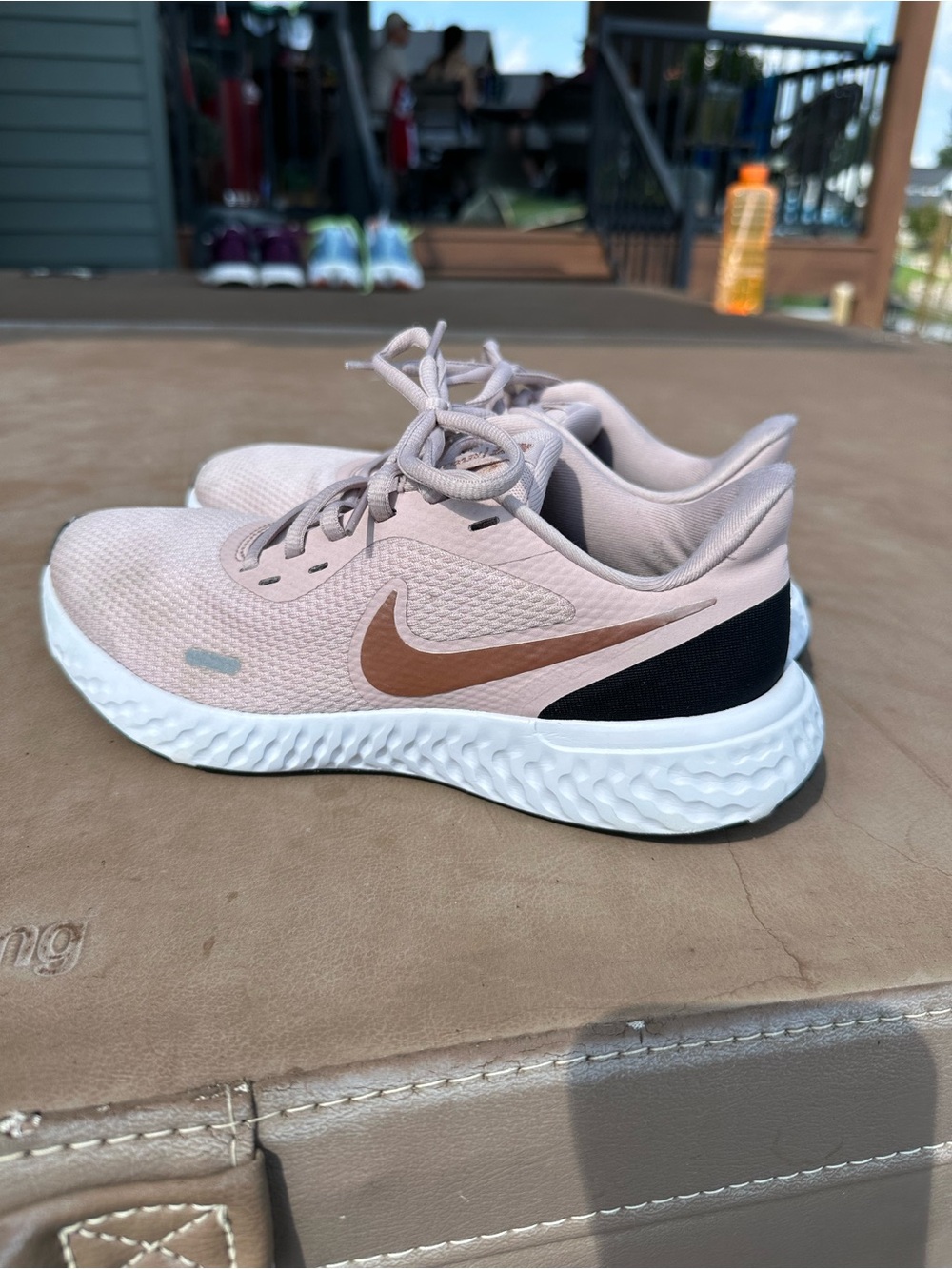 Nike Revolution 5 Women’s Running Shoes Barely Rose Metallic Bronze Size 7.5